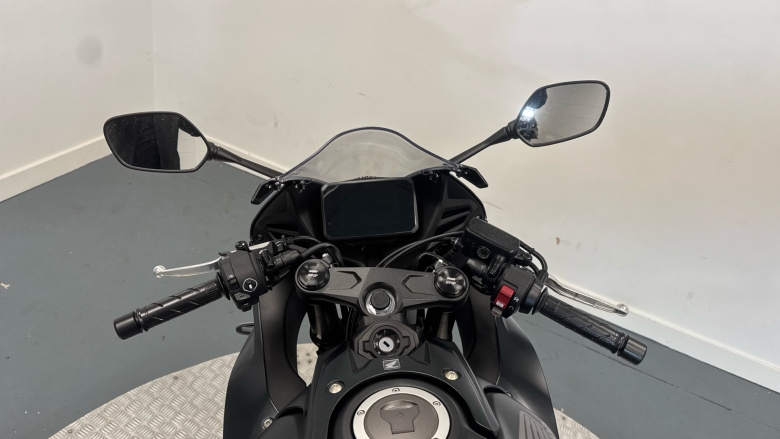 24MY Honda CBR650R E-Clutch